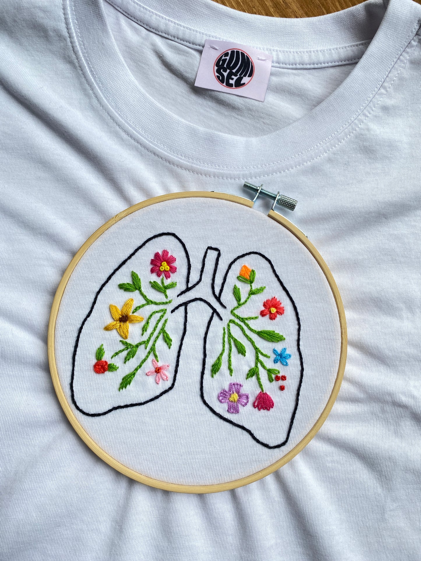 T-SHIRT “POLMONI FIORITI”