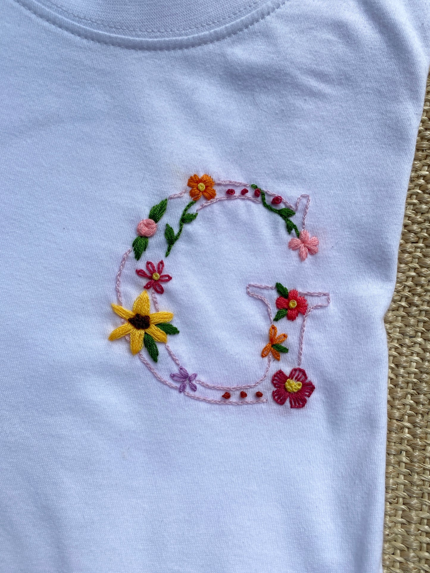 T-SHIRT “INIZIALE FLOREALE”
