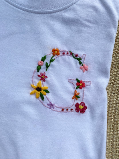 T-SHIRT “INIZIALE FLOREALE”