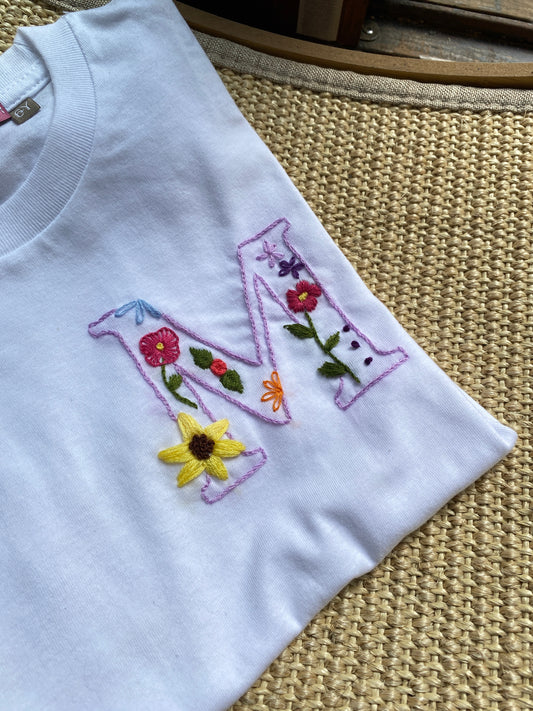 T-SHIRT “INIZIALE FLOREALE”