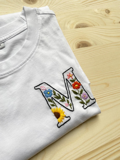 T-SHIRT “INIZIALE FLOREALE”